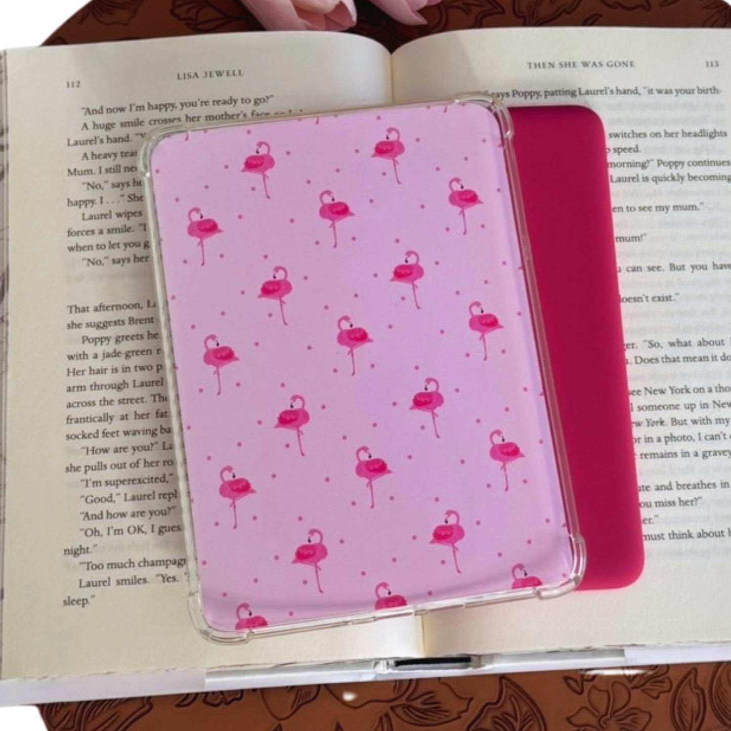 Light pink Kindle insert with pink penguins and small dots pattern, cute girly Kindle accessory for Paperwhite and Basic